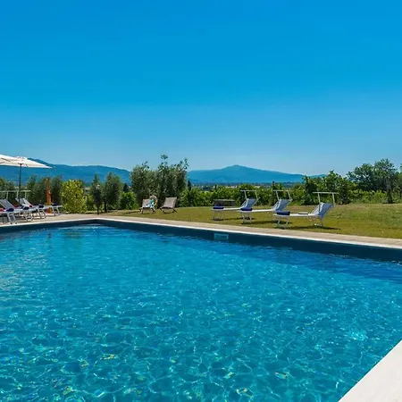 Willa Pucci 12, Emma Monte San Savino