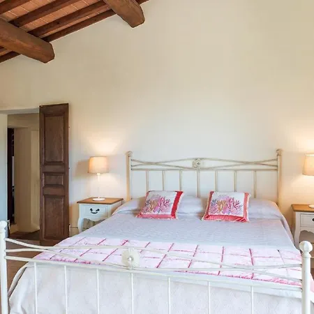 Pucci 12, Emma Villa