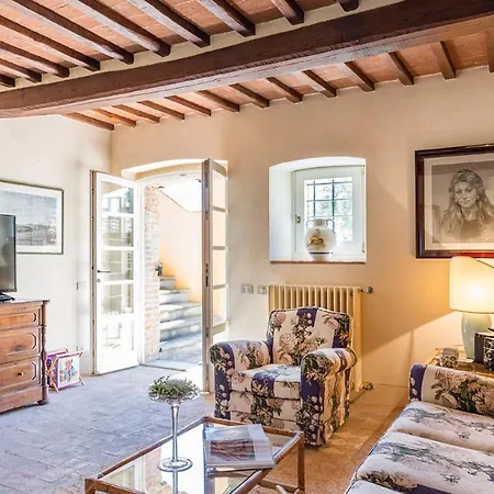 Willa Pucci 12, Emma Monte San Savino