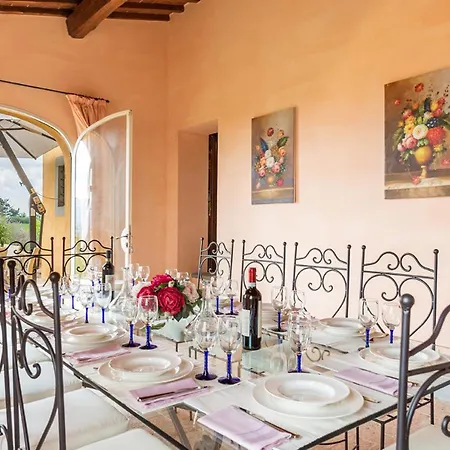 Pucci 12, Emma Villa Monte San Savino