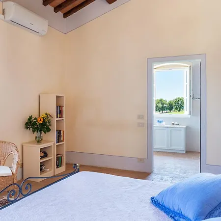 Pucci 12, Emma Villa
